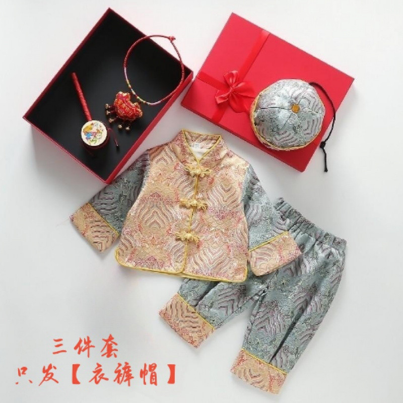 바구니색 긴팔 쓰리피스 슈트, 바지, 모자