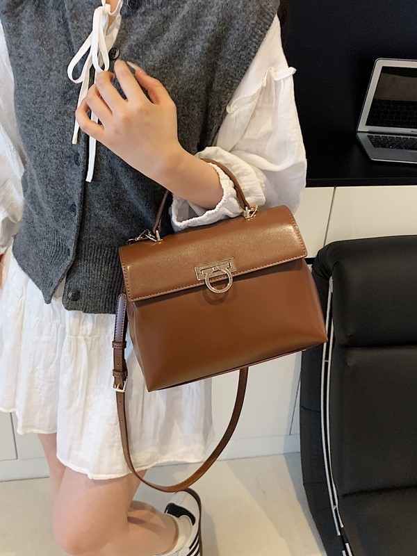 Alta sensación portátil Kelly bolso pequeño para mujeres 2025 nuevo estilo de moda universal bloqueo de viaje de hombro bolsa inclinada