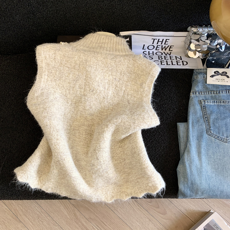 Women's knitted vest in apricot color with lace trim, suitable for layering in spring, short cardigan, stylish sleeveless top for outerwear Women's knitted vest in apricot color with lace trim, suitable for layering in spring, short cardigan, stylish sleeveless top for outerwear
