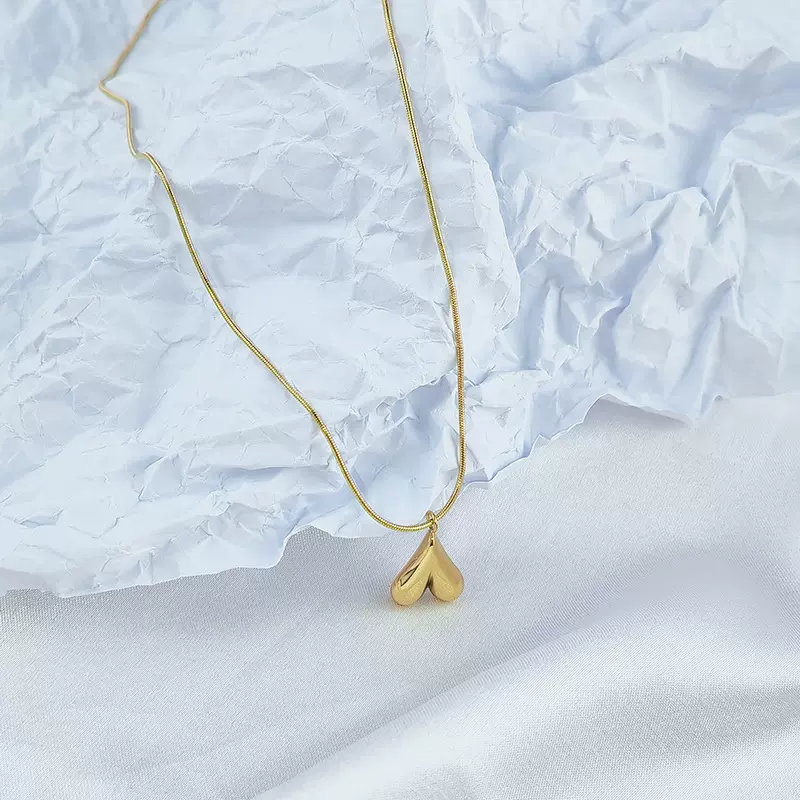 欧美简约INS倒挂爱心吊坠项链桃心吊坠极简风不锈钢电镀不掉色