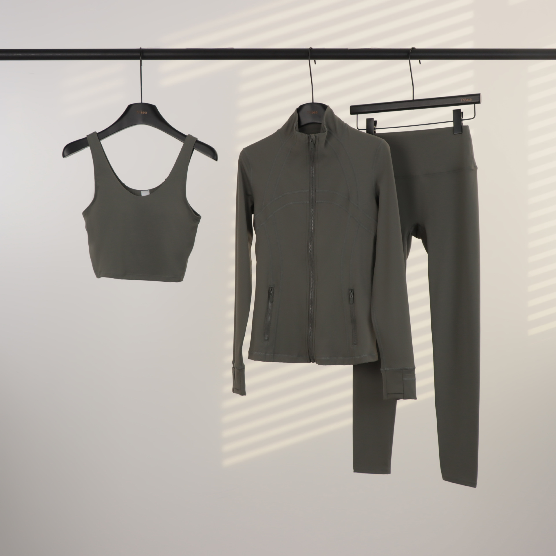 Conjunto de yoga LULU de tres piezas: chaqueta, camiseta sin mangas con cuello en U y leggings de cintura alta para mujer.
