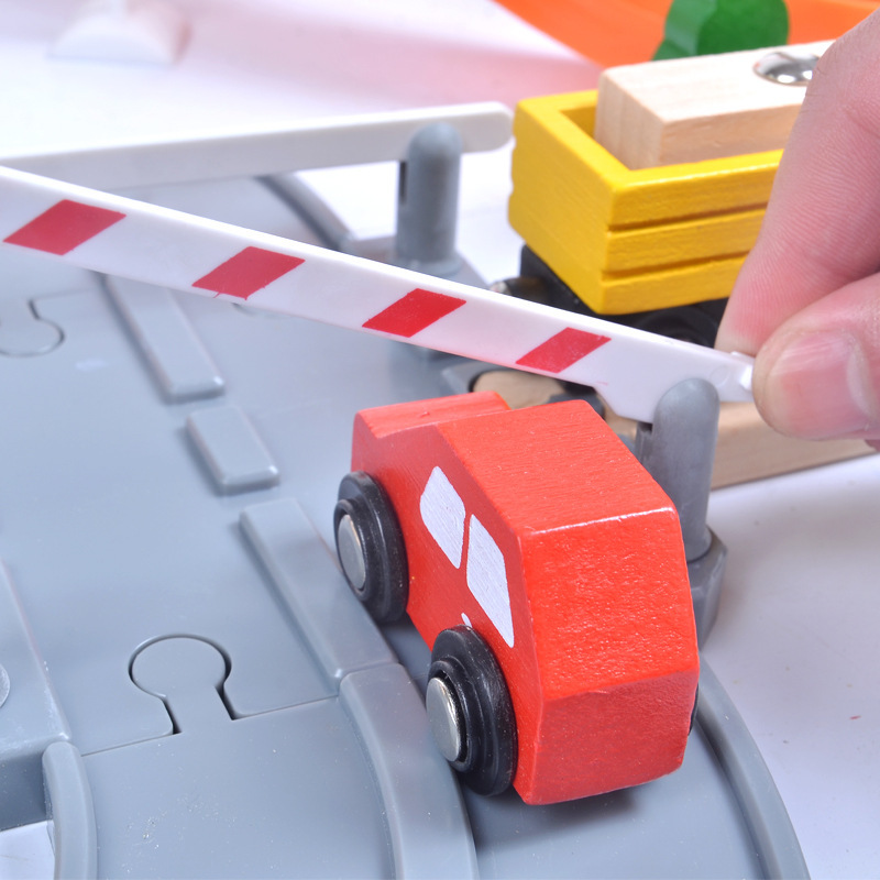 Modelo de madera de la vía del tren espiral de Thomas DE LOS NIÑOS 1-3 años bebé montado venta al por mayor transfronteriza