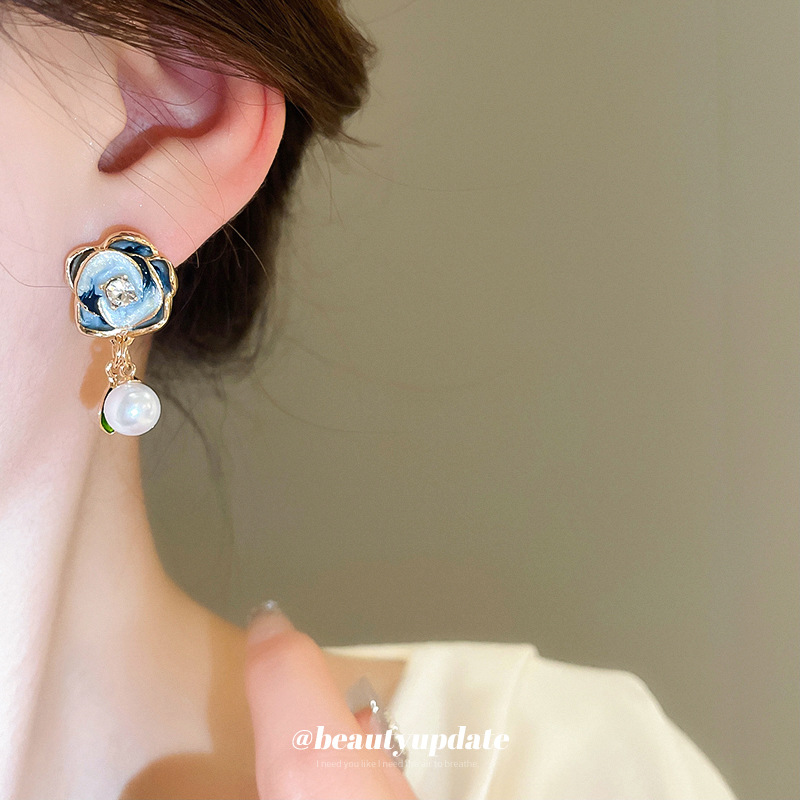 Aguja de plata, aceite, diamantes, flores manchadas, pendientes de perlas, pendientes de nicho francés femenino, pendientes de todo fósforo, lujo ligero, sensación de alto nivel