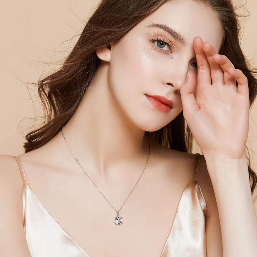 Klavertjevier ketting voor dames vergulde sleutelbeenketting_voghion.com