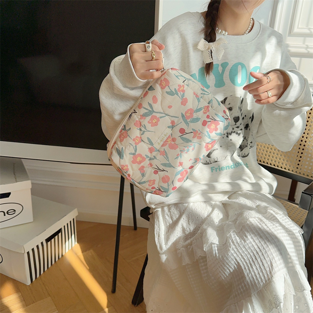 31081 ins Flower Soft Makeup Bag for Women, Portable large-capacity cosmetics and sundries storage bag, clutch undefined
