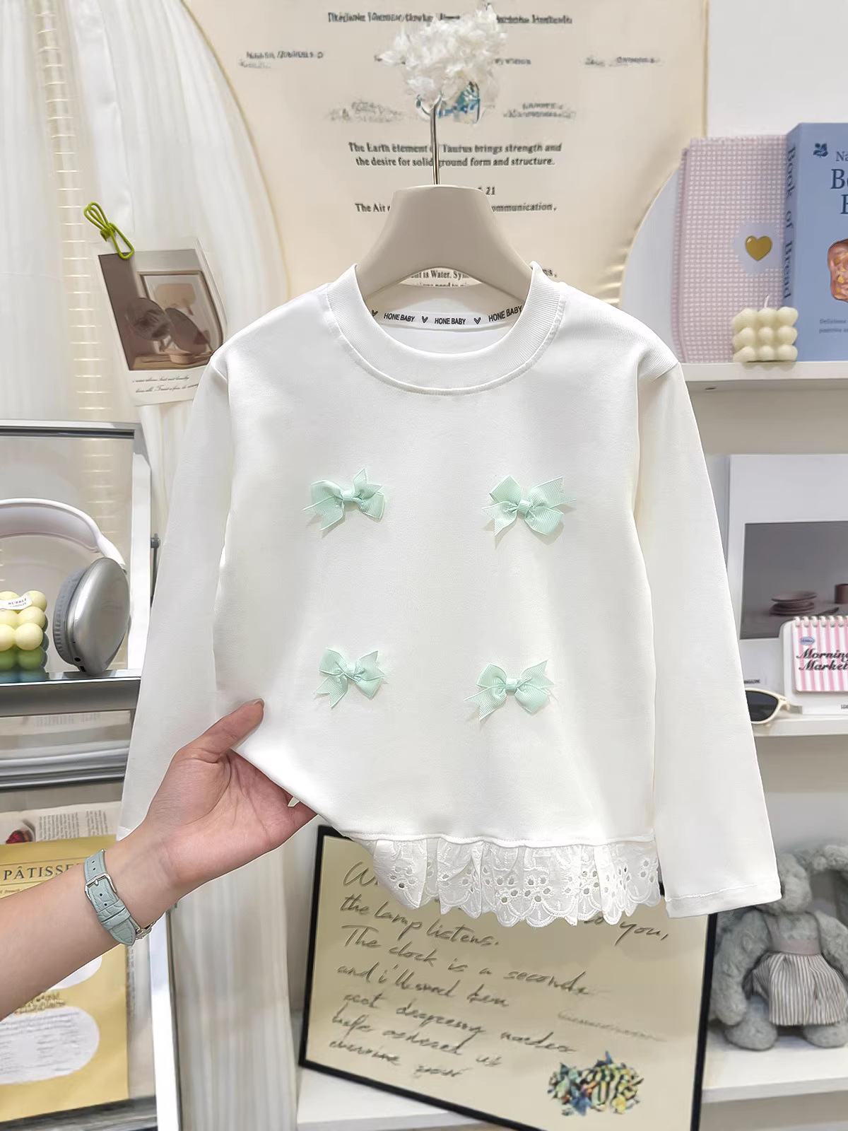 Nuevas chicas de primavera y otoño dopamina de manga larga moda lindo lazo de encaje dobladillo elegante blusa de cuello redondo