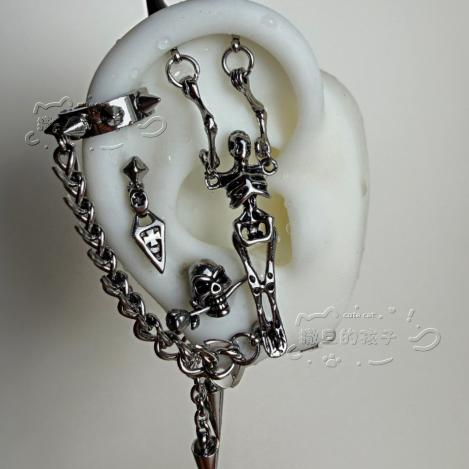 Silver pointed spike labret stud material detail