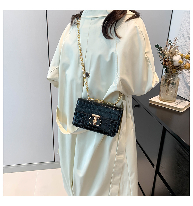 Fashion chain lock handbag 2024 new shiny stone pattern small square versatile and stylish single shoulder crossbody bag_voghion.com