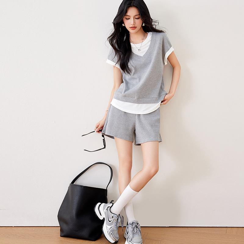 Summer New Miu Casual Sports Suit Women's Two-Piece Set 2025 Color Fake Two-Piece Short-Sleeved Shorts Two-Piece Set