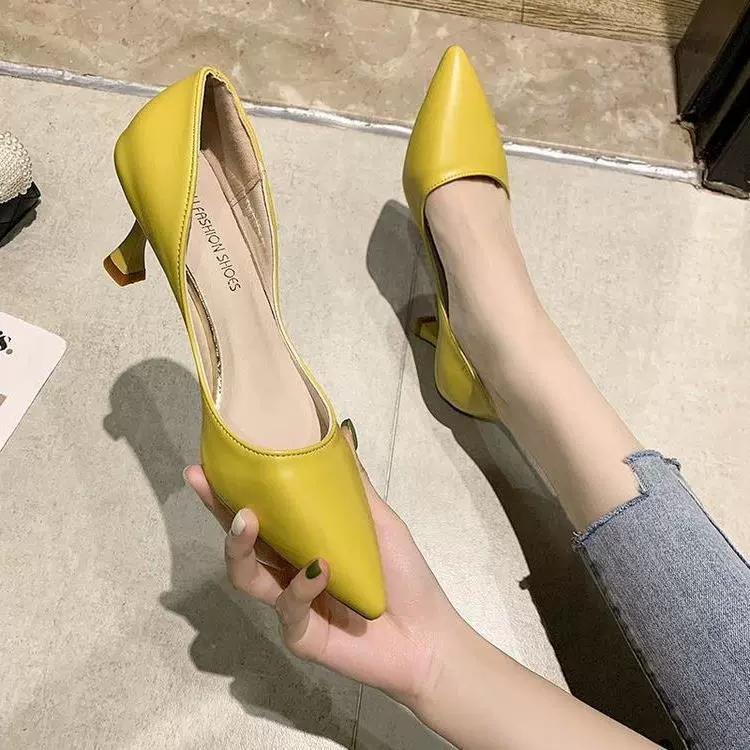 Простая модная обувь на каблуках 2024 весна новая педаль однотонная тонизовая боковая боковая пустая сандалия