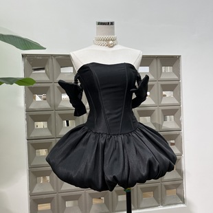 ���R�d���}�����Ů�L����ϵ���~��Ĩ��������B��ȹ���׶�ѝ