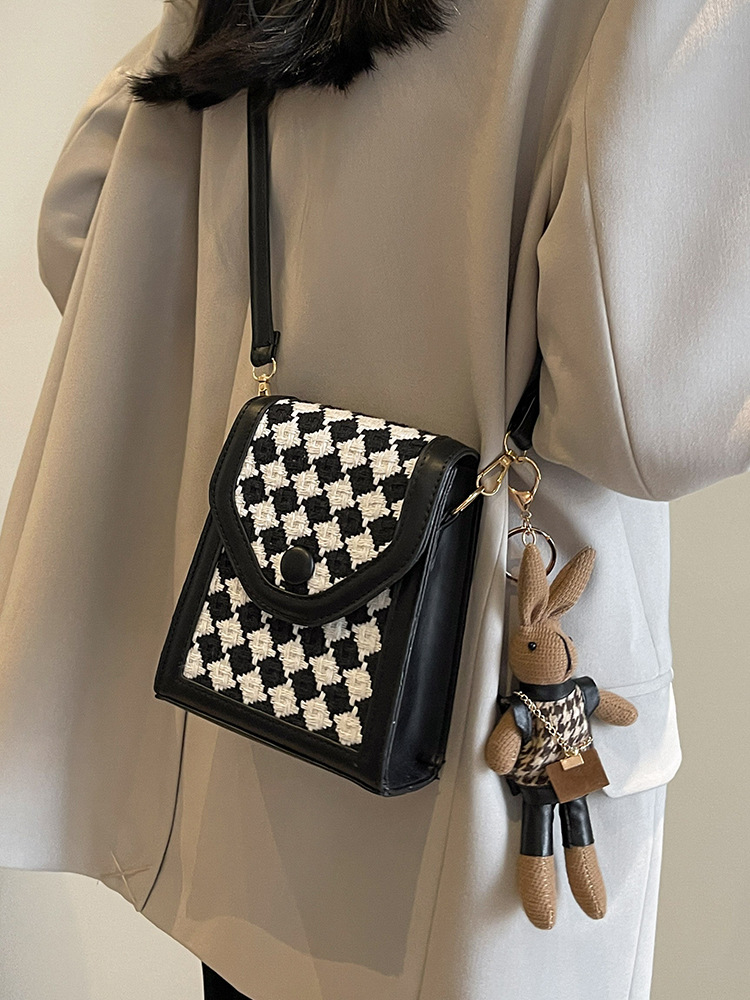 This year's popular bag for women 2023 new fashion Messenger phone bag for women ins French style niche shoulder bag for women