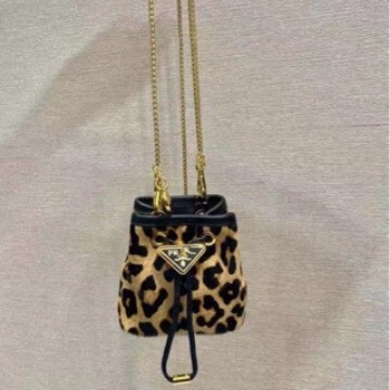 P Family Leopard Print Small Bucket 1Nr016 New Imported Leopard Print One-Shoulder Cross-Body Chain Women's Bag P Family Leopard Print Small Bucket 1Nr016 New Imported Leopard Print One-Shoulder Cross-Body Chain Women's Bag