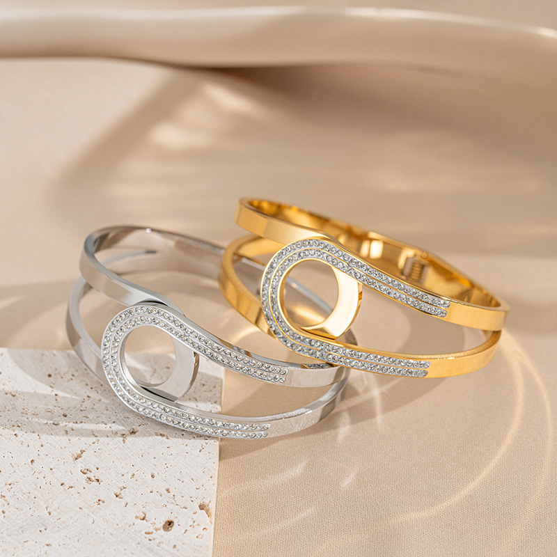 Titanium Steel Bracelet Women's Cross-border Opening Gold Plating Light Luxury Niche High-end Sense Exquisite No Falling 2024 Hot New Style