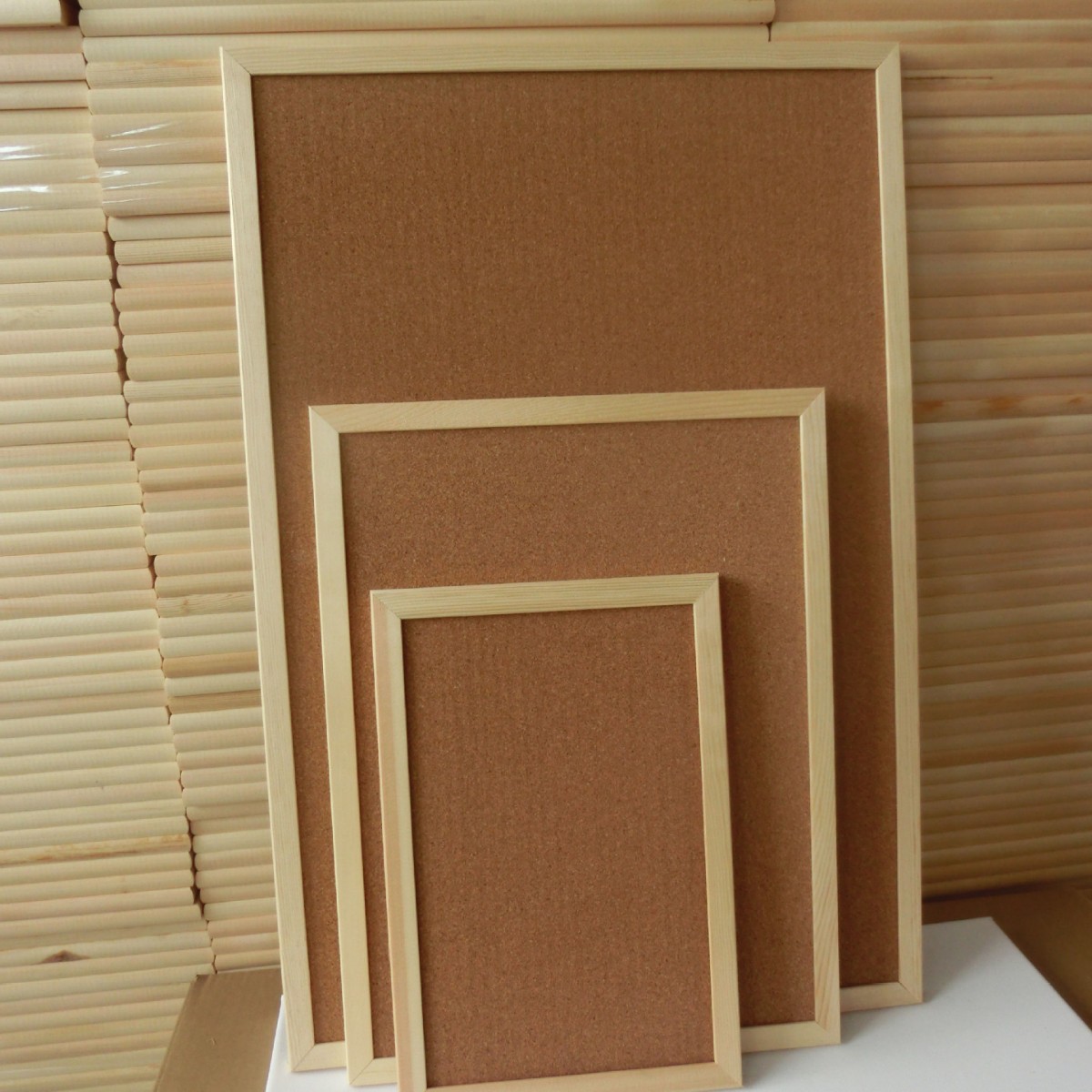 软木板留言板可挂墙展示板家用办公备忘录实木边框软木板