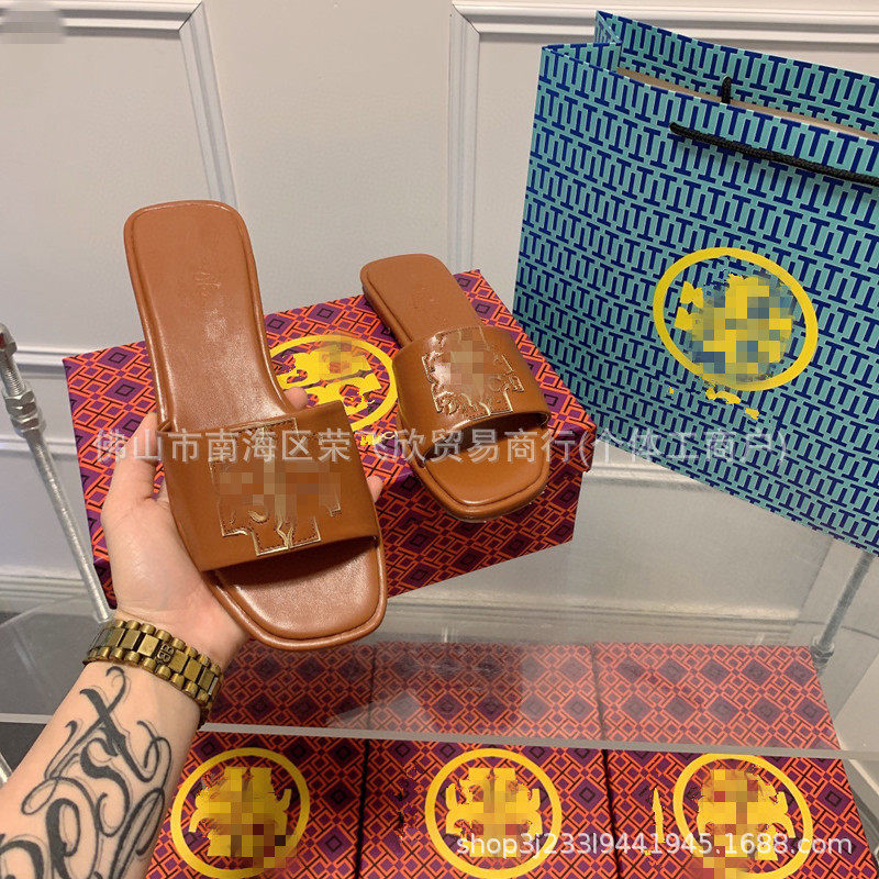 Comercio exterior TB hogar 2024 zapatillas planas huecas desgaste exterior de las mujeres Sandalias de tacón alto de moda Zapatos de una sola capa de piel de oveja alta de una línea