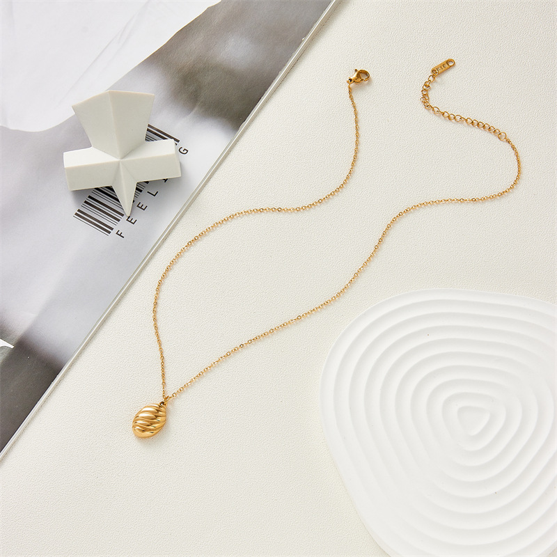 New Style Oval Horn Bread Pendant Necklace Stainless Steel Sweater Chain display picture 4