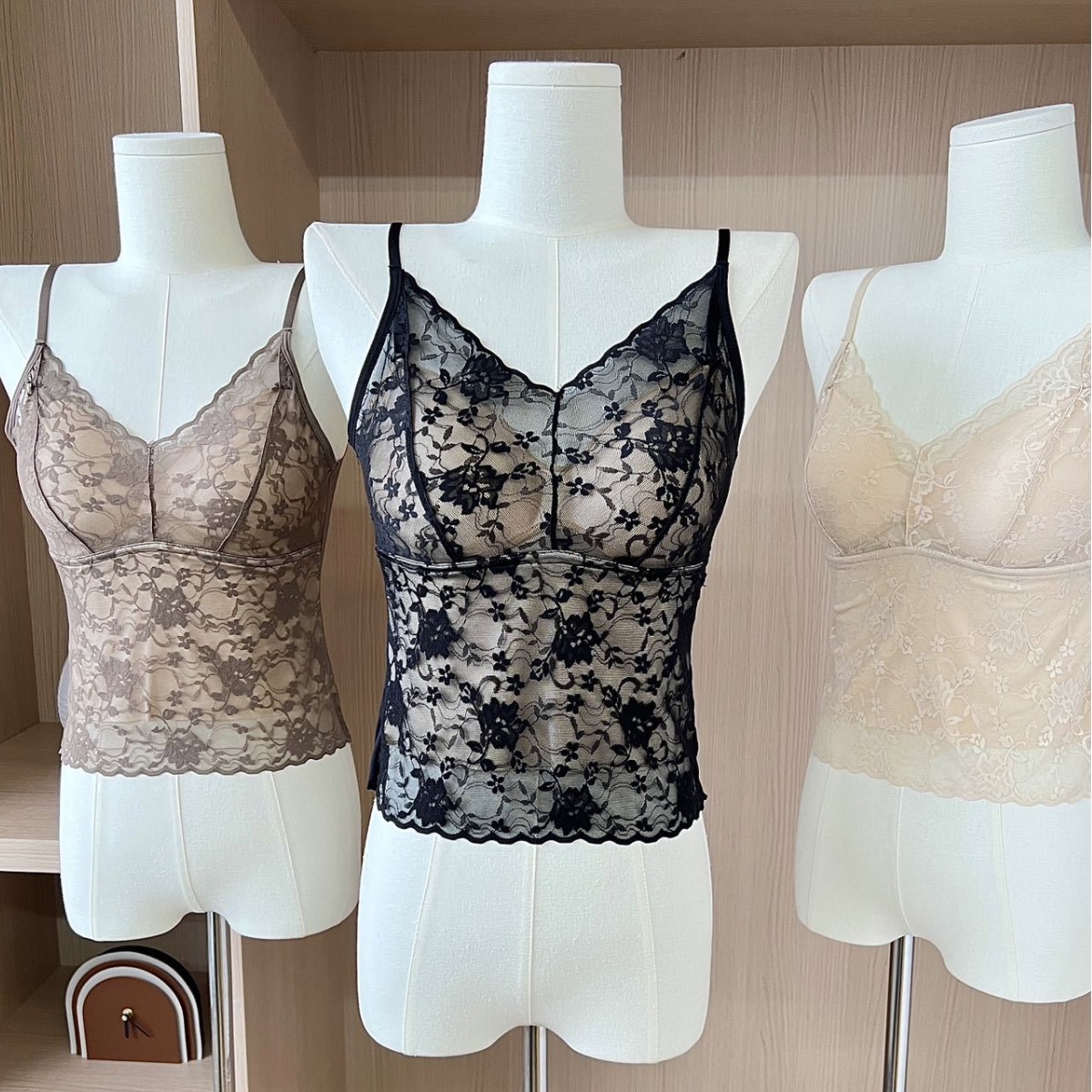 Eslinga de espalda de belleza de encaje sexy Sujetador de copa fija de seda de hielo para mujer