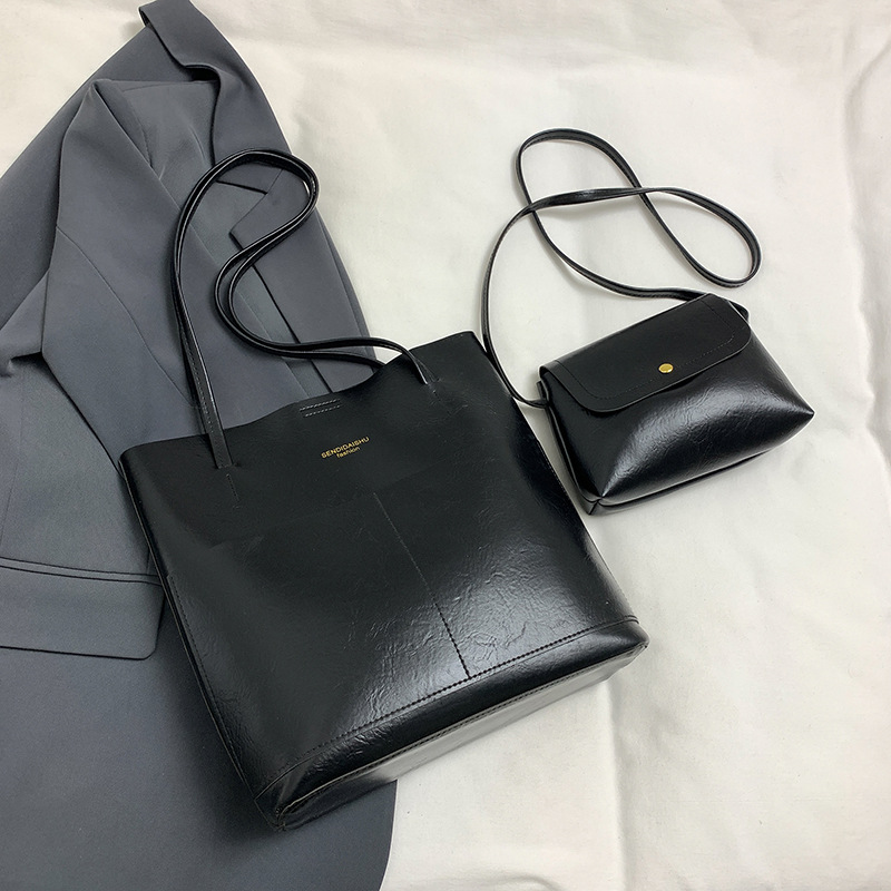 Hand-Carrying Bucket Armpit Bag for Women 2025 New Fashion Single Shoulder Mother-In-Law Bag Niche High-End Trendy Casual Bag Wholesale