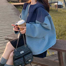 蓝色撞色连帽毛呢外套秋冬2026新款小个子呢大衣流行韩系设计青年