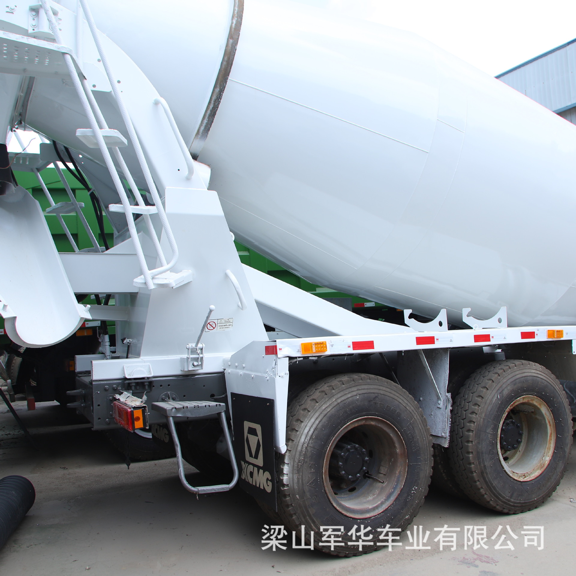 Concrete mixer truck, split-type cement mixing and transport self-unloading integrated mixer truck, 4-cubic-meter concrete mixer truck