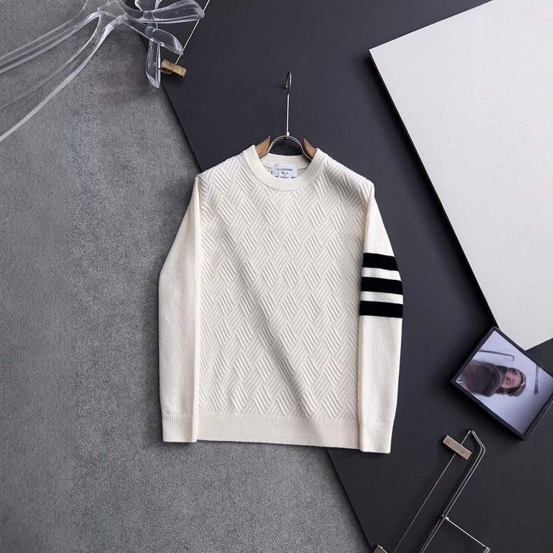 Factory Direct Sales Tb Winter New Wool Sweater with Fine Strip Texture Design on the Front, Round Neck Pullover Long-Sleeved Sweater for Men and Women