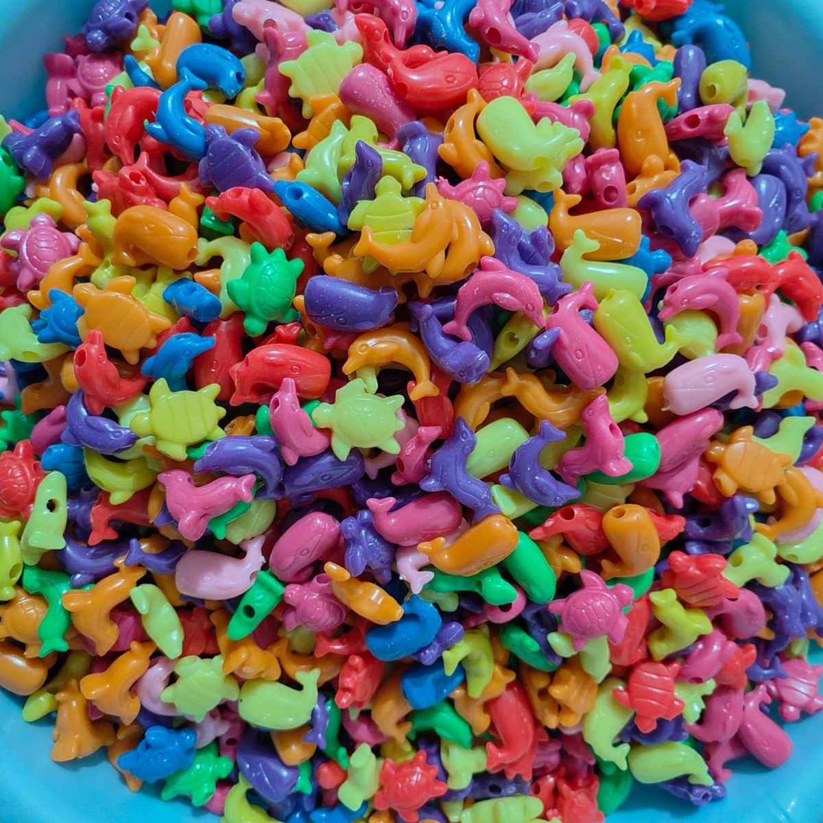 Joyería de acrílico DIY de los niños perlas de plástico animal tortuga delfín varios cuentas de acrílico perlas sueltas al por mayor