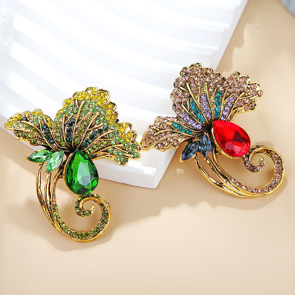 High-End New Leaf Brooch, Versatile Maple Leaf Niche Brooch, Elegant and Luxurious Collar Decorative Brooch for Women