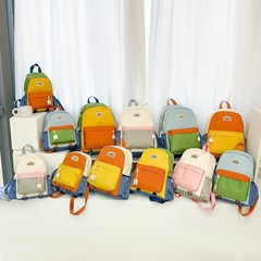 幼稚園の小学生のカバンの韓国版ファッションは色の男女の子供のリュックサックの新型の大容量の子供のリュックサックの潮にぶつかります。