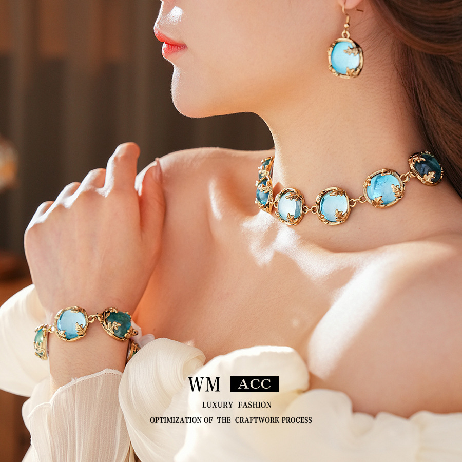 Traje de moda vintage medieval, collar de resina redondo de estilo de palacio de lujo ligero, pulsera de pendientes de alta calidad de todo fósforo