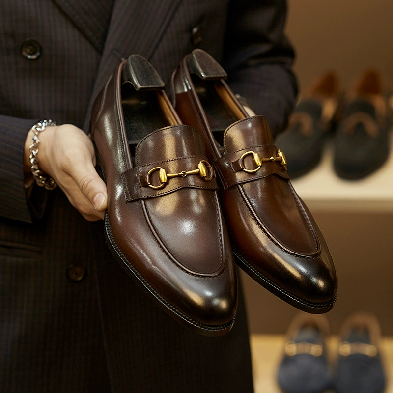 Новые мужские лоферы с пряжкой для лошадей, летние дышащие мужские деловые модельные туфли без шнуровки на плоской подошве с низким верхом