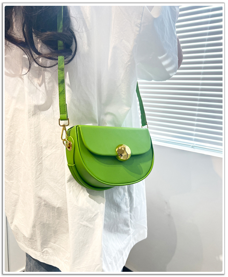 Pequena mala de ombro feminina estilo coreano na moda_voghion.com
