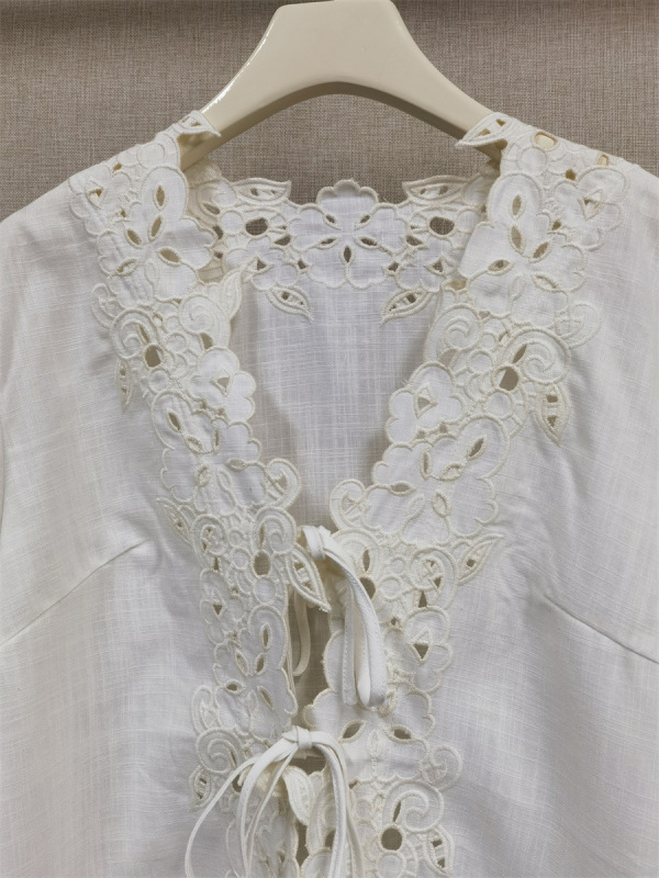 フランス式の大衆25春夏のシルクの亜麻の刺繍のvネックのひものシャツはひもを引いて腰の半ズボンのスーツを緩めます。|undefined