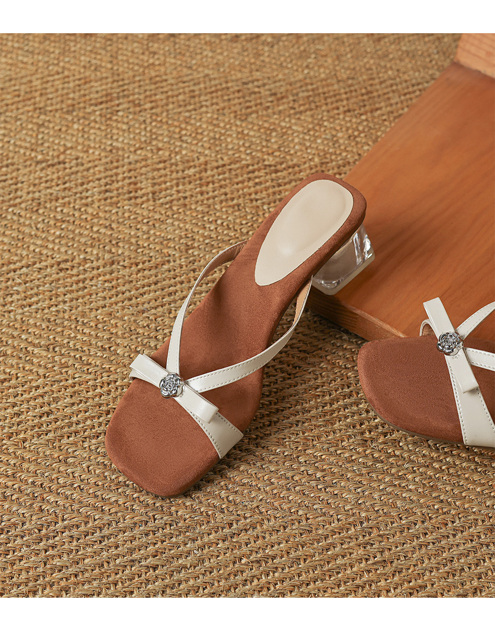 Sandal cao gót nữ mũi vuông hở ngón, quai ngang đính nơ, gót trong suốt 7 cm — màu đen, màu trắng ngà chi tiết 14