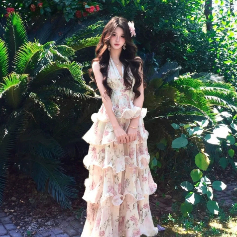 French-Style Sweet and Spicy Floral Halter Neck Dress for Women, Beach Wear, Princess Dress, Waist-Cinching Cake-Style Puffy Long Dress