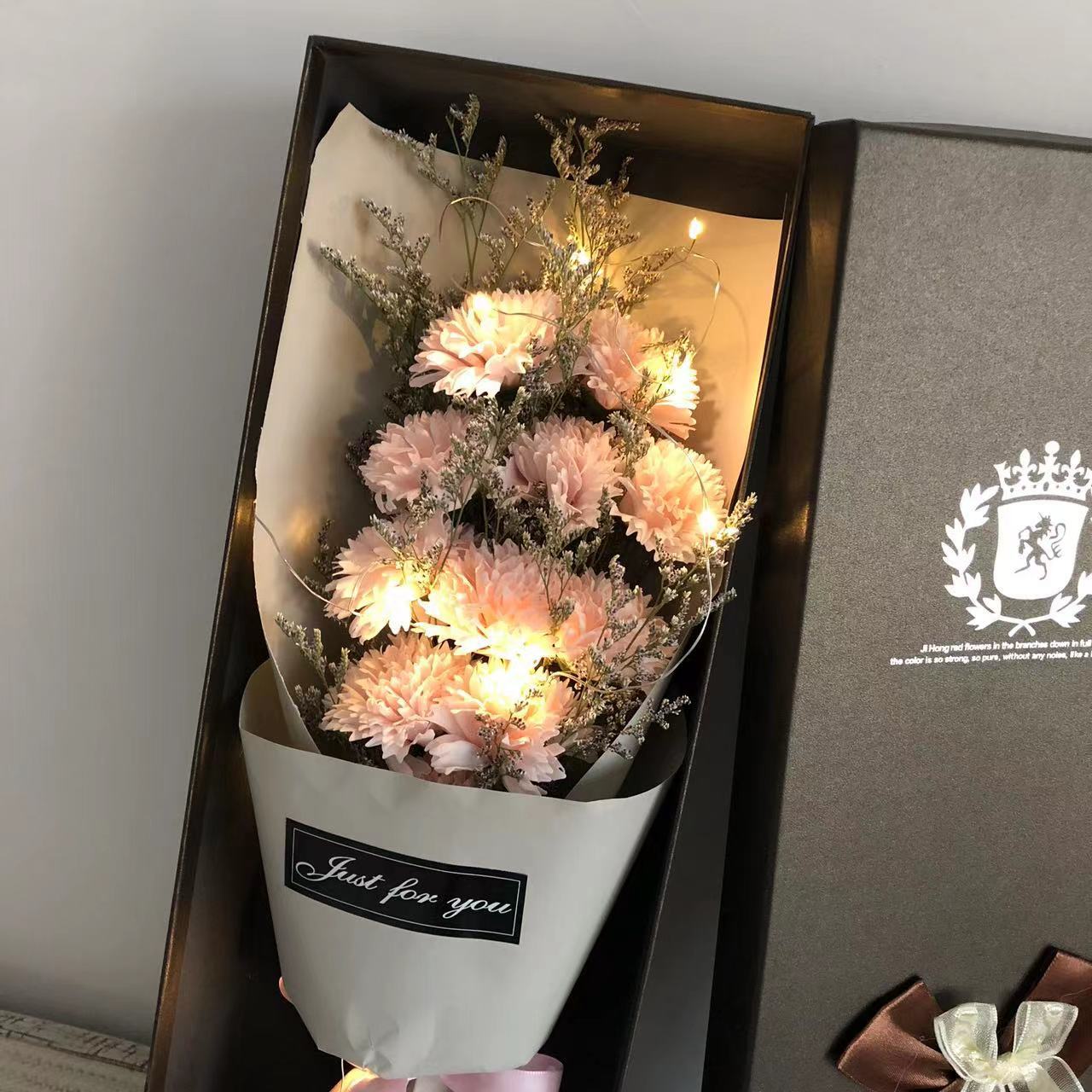 Weihnachtsgeschenke: Rosen-Nelken-Strauß in Geschenkbox, Seifenblume, Valentinstagsgeschenk, Geburtstagsgeschenk, Geschenk für die Freundin, Geschenk für Internet-Prominente_voghion.com