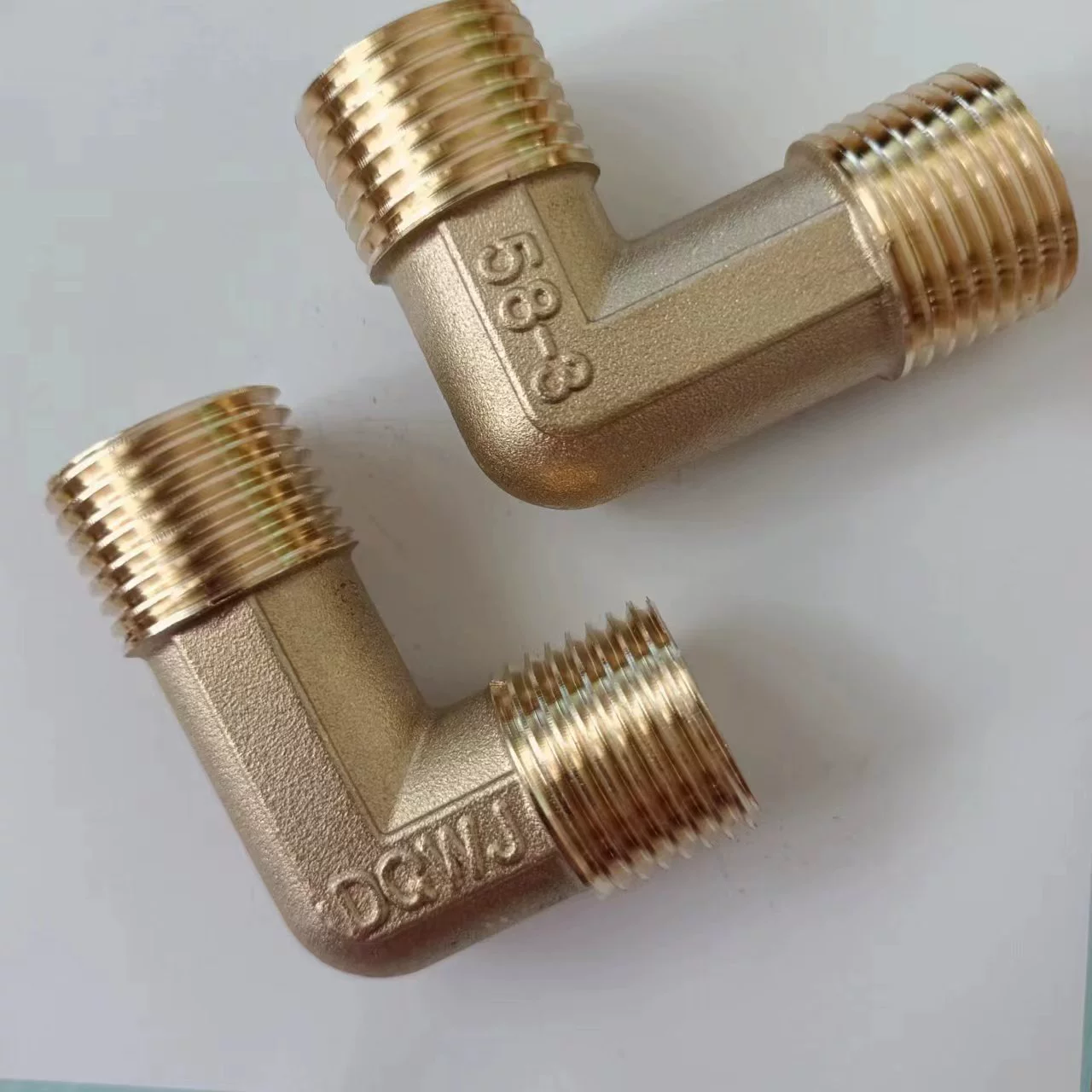 Медный колено с наружной резьбой Тройник с наружной резьбой 1/2 дюйма Колено 90 градусов Колено с 7-образной наружной резьбой Колено с двойной наружной резьбой