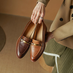 Texture Cowhide Metal Buckle Pointed Loafers 2023 Spring Leather Shoes Thick Mid-Heel Full Leather Deep Mouth Shoes for Women