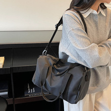 ������ͨ����ʿ����б����۰�Ů��С���¿�ٴ����e�\���L�μ��