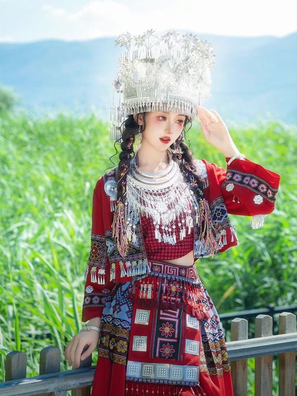 苗族少女、ダイ族、ハニ族、雲南少数民族の民族衣装、ミャオ族の民族衣装、ミャオ族の民族衣装、エキゾチックなスタイル|undefined