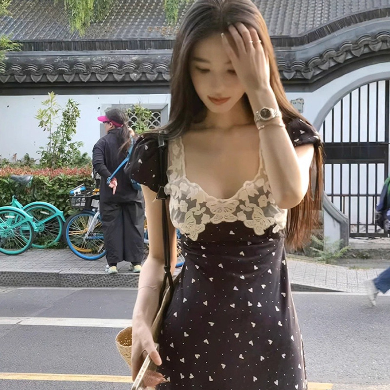 2025流行小众设计小飞袖爱心印花蕾丝刺绣拼接修身长款连衣裙女|undefined