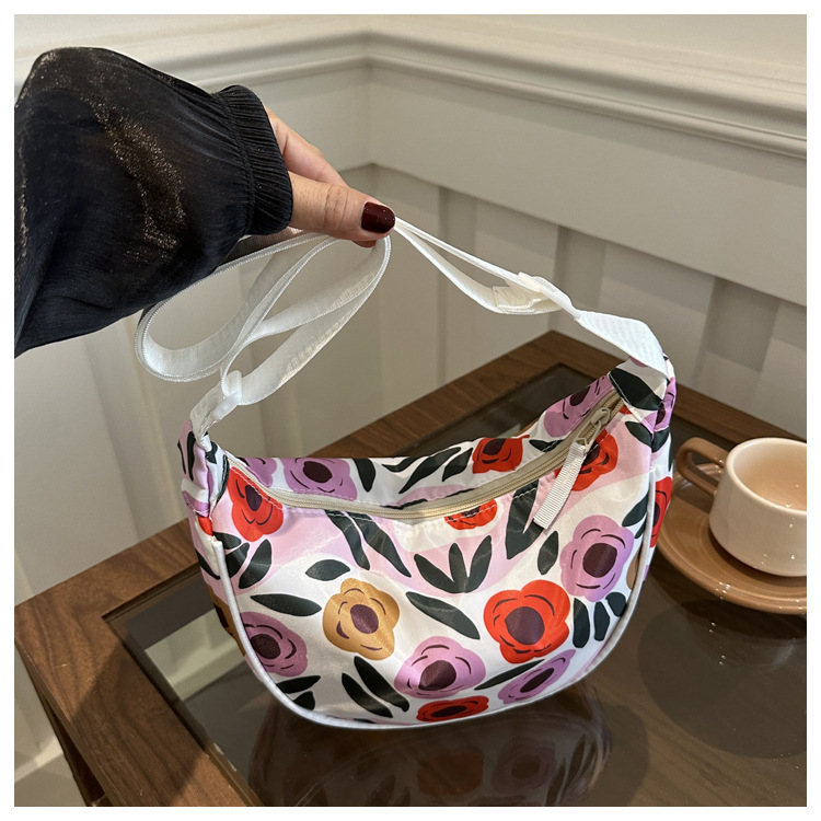 2025 Korean-style laid-back crossbody bag new versatile commuting dumpling bag, large-capacity commuting single-shoulder bag for women undefined