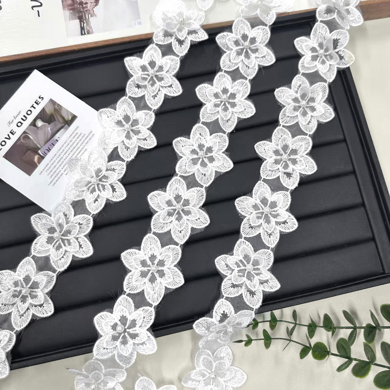 Blanco soluble en agua encaje código de barras doble capa flor tridimensional bordado accesorios de ropa hecha a mano perlas decoración DIY image 1