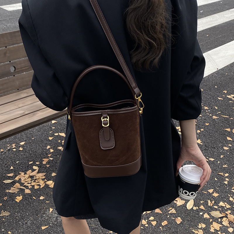 Cross-border 2025 otoño y invierno nuevo bolso de alta calidad bolso de cubo de aire extranjero bolso de hombro de mujer universal bolso de transporte
