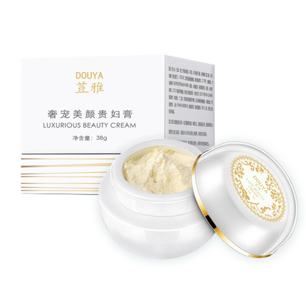 Brightening makeup cream with ginseng