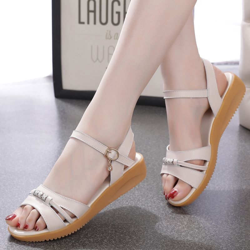 2026 verano nuevas sandalias de cuero plano de tacones planos para mujeres estudiantes zapatos de enfermería antideslizantes con suela suave