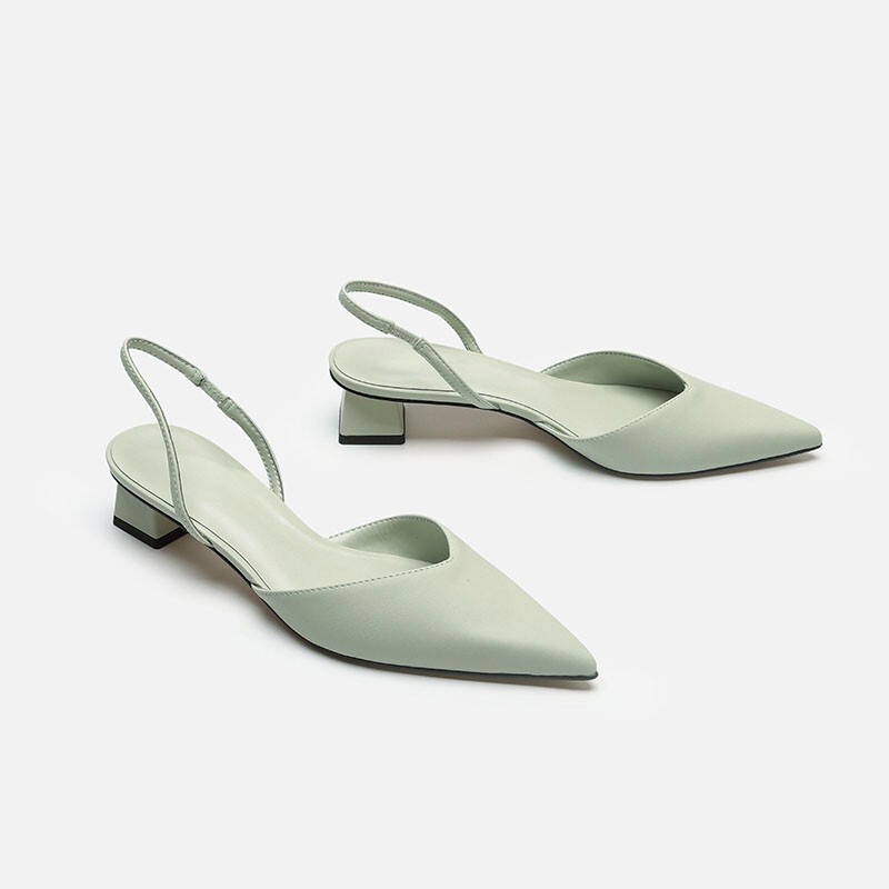 Baotou Sandals for Women 2024 New Summer Simple Pointed Toe Square Heel Sandals for Women High Heel Thin Strap Fashion Flats Large Size
