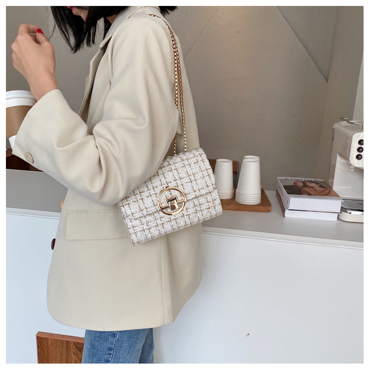 Small Fresh Small Square Bag 2021 Autumn New Style Simple And Cute One-shoulder Messenger Bag display picture 1