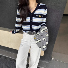 0913-150秋季条纹撞色重工刺绣羊毛针织开衫女韩系V领针织衫女