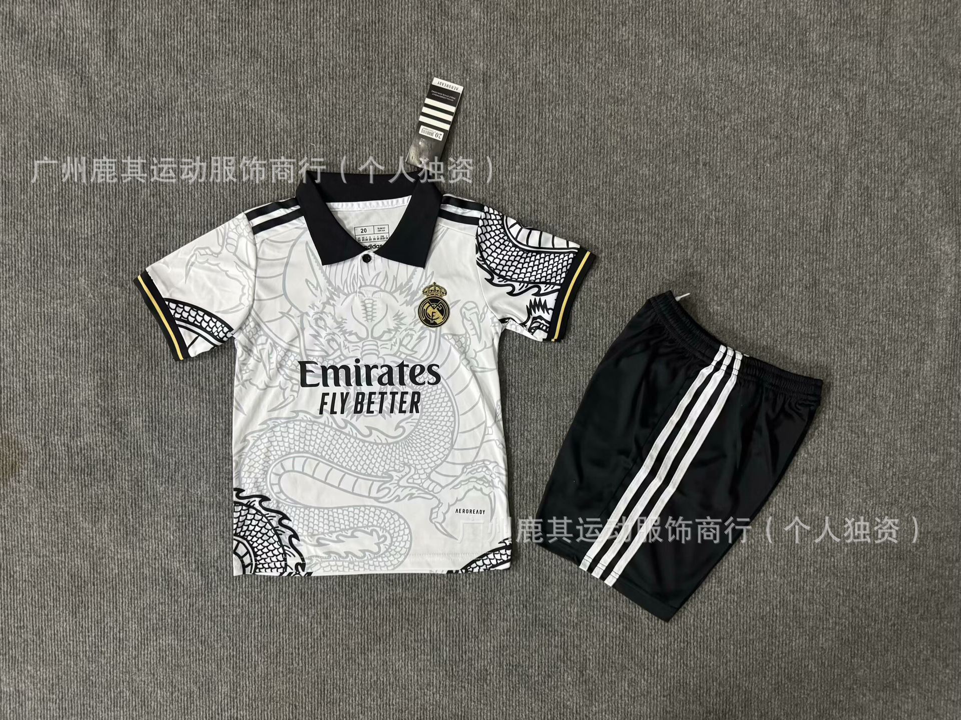 Real Madrid blanco polo dragón negro